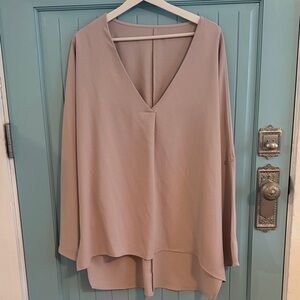 Women's V-Neck Layered Hem Tunic in Taupe